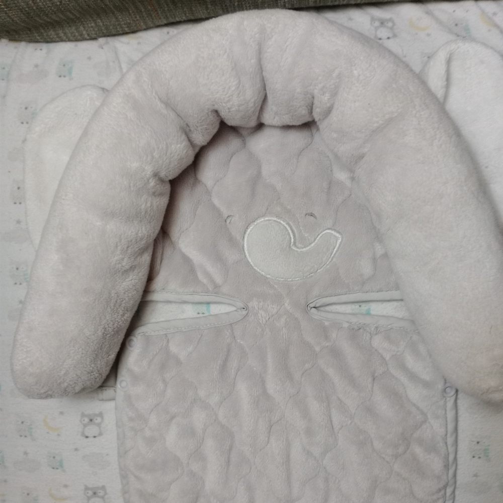 FREE ADD ON TO BUNDLE- Infant car seat head rest